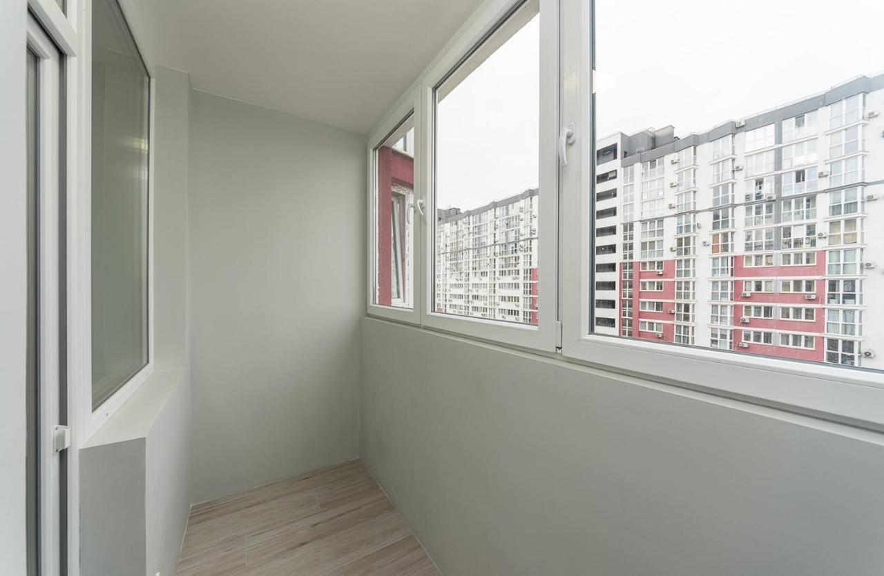 Apartamento Flatrent Drahomanova 2A Kiev Exterior foto