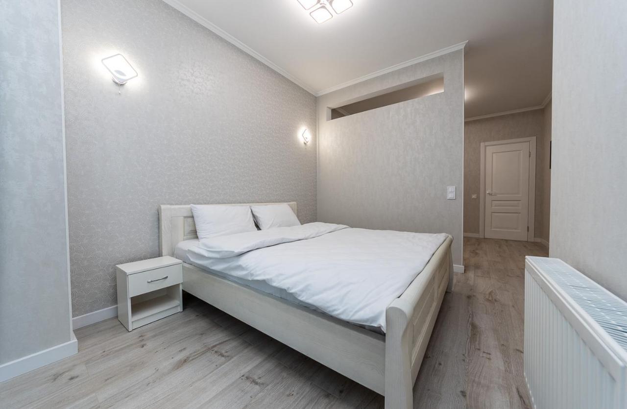 Apartamento Flatrent Drahomanova 2A Kiev Exterior foto